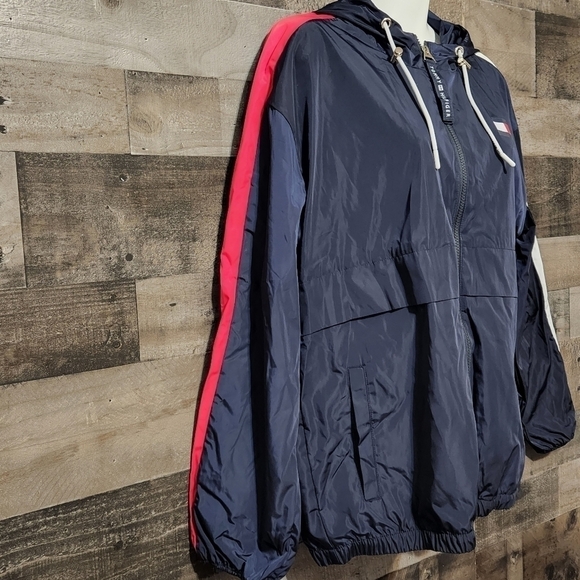 NEW Tommy Hilfiger Women's Logo Zip Up Hooded Windbreaker - Picture 5 of 11